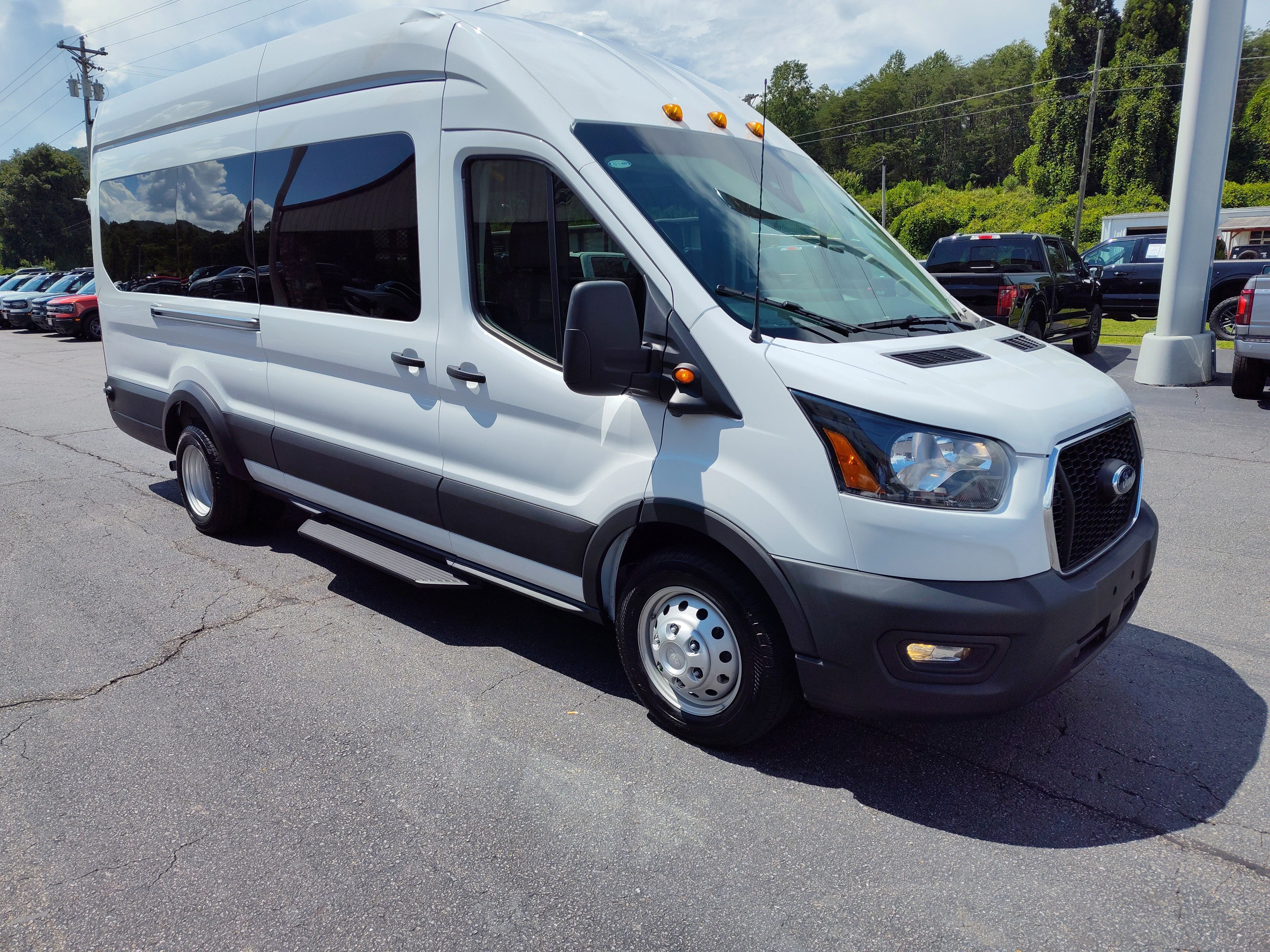 2024 Ford Transit Passenger Van XL - Photo 9