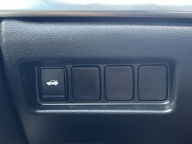 Used 2020 White Nissan 3.5 S image 29