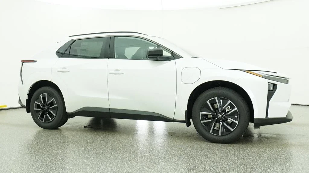 New 2026 Wind Chill Pearl Toyota XLE image 18
