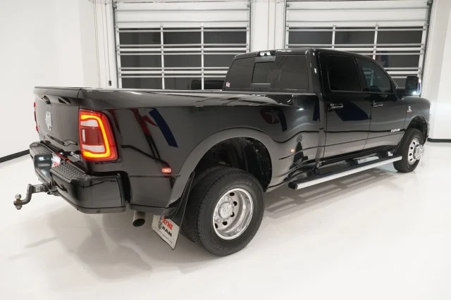 Used 2023 PXJ_Diamond_Black_Crystal_P/C Ram Laramie image 5