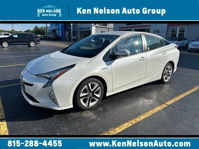 Used 2016 White Toyota Four Touring image 1