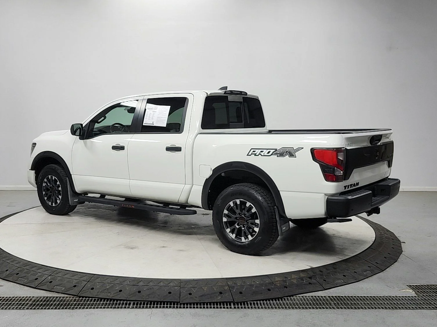 Used 2023 Glacier White Nissan PRO-4X image 5