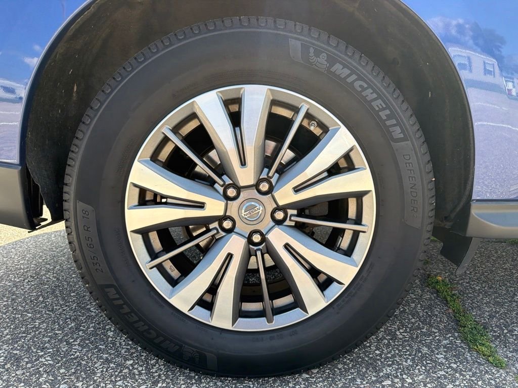Used 2019 Blue Nissan SL image 25