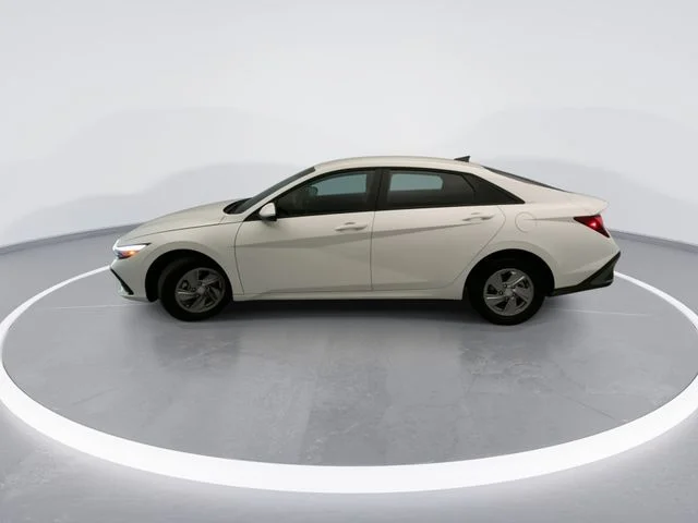 Used 2026 White Hyundai SE image 3