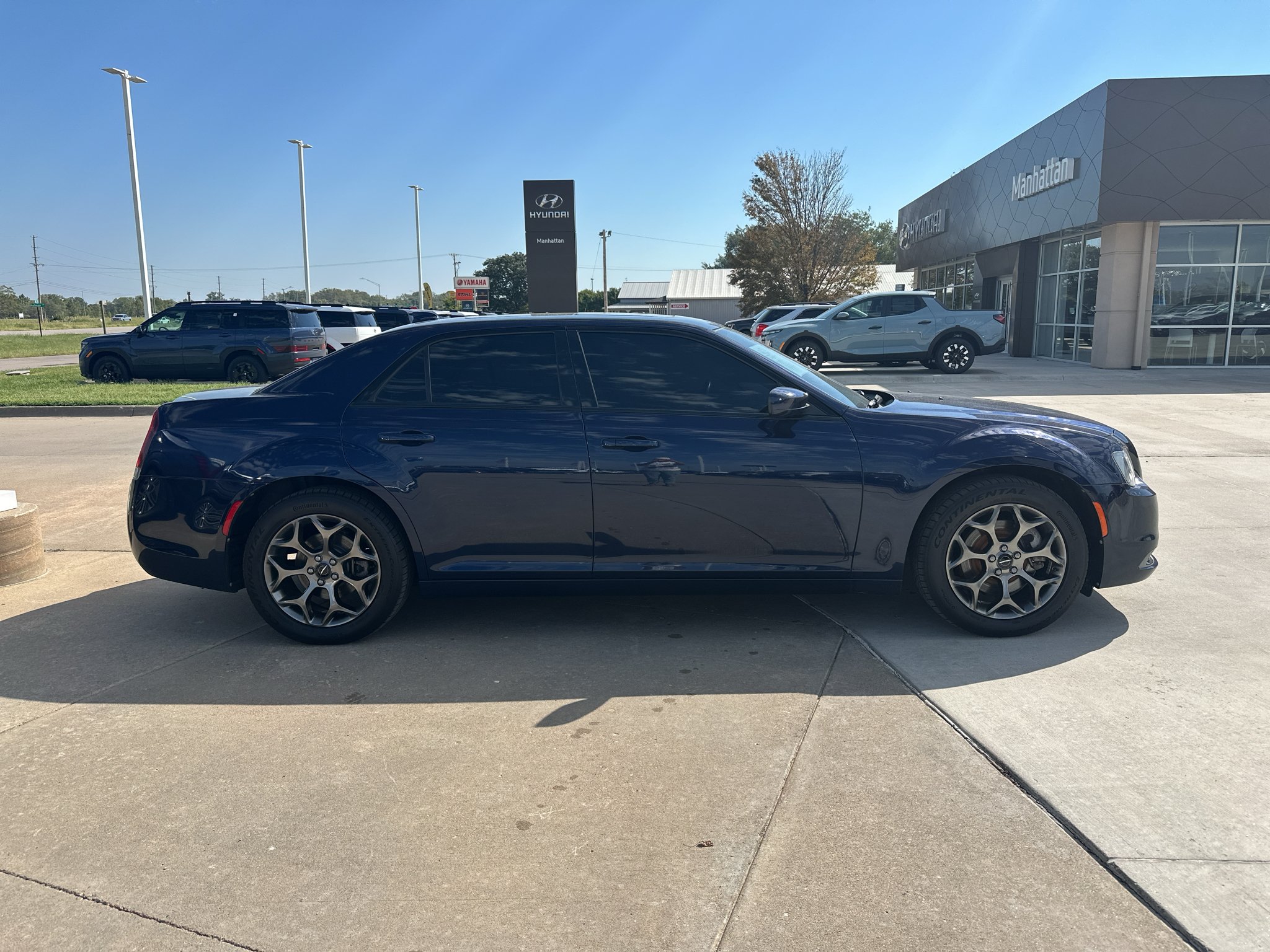 Used 2016 Jazz Blue Pearlcoat Chrysler Base image 12