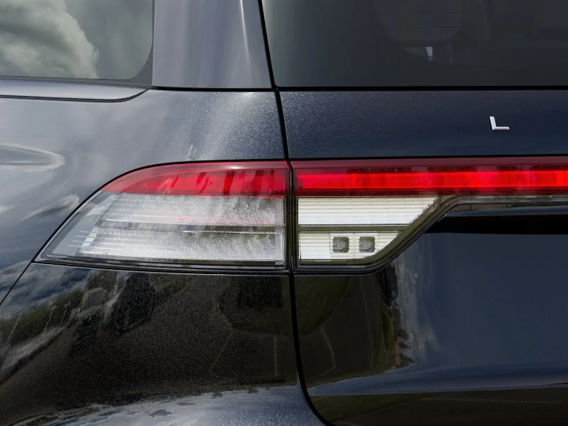 New 2027 Infinite Black Metallic Clearcoat Lincoln Reserve image 21