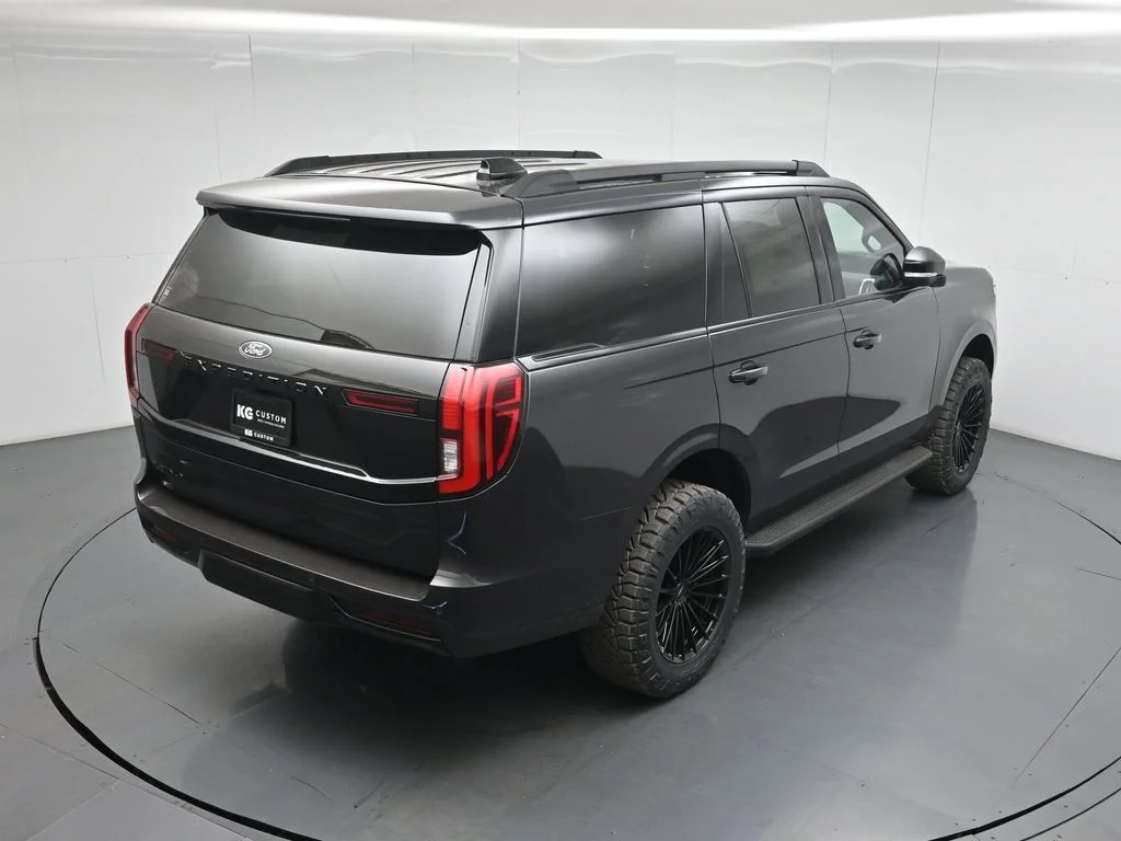 New 2026 Dark Matter Gray Metallic Ford Platinum image 38