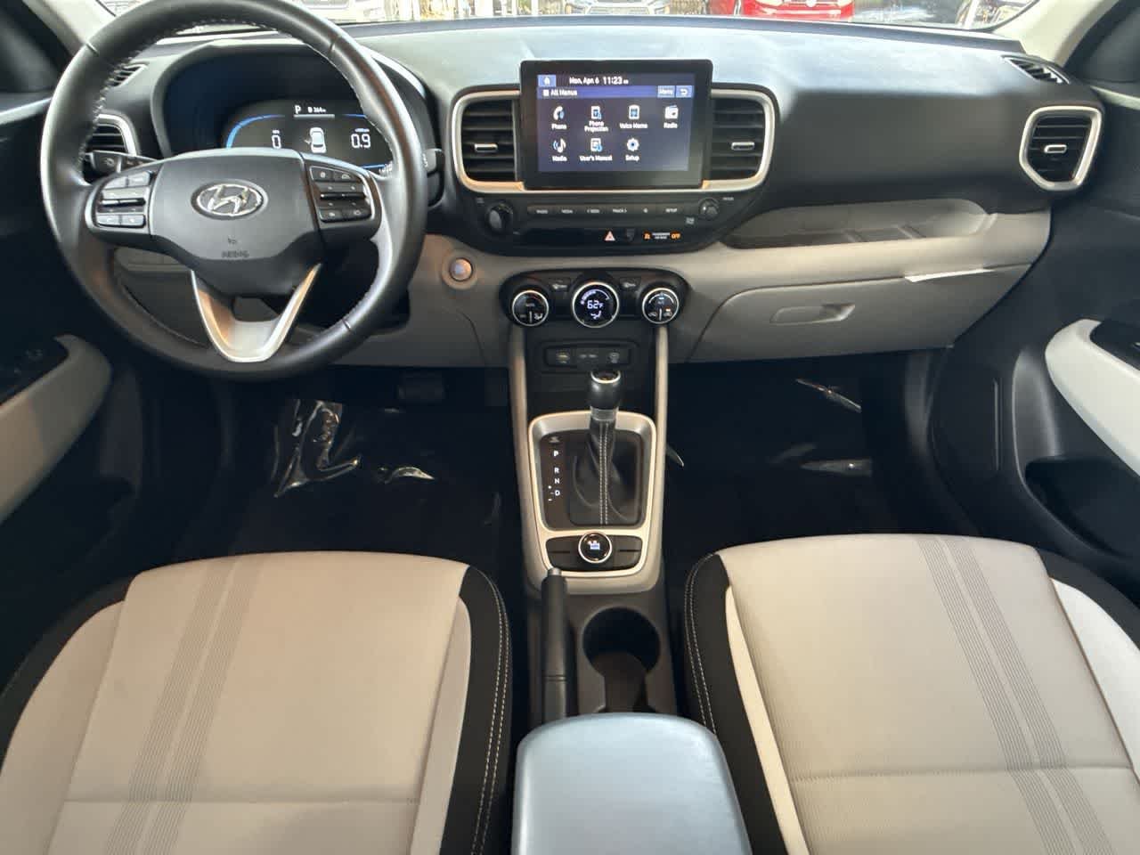 2025 Hyundai Venue SEL - Photo 24