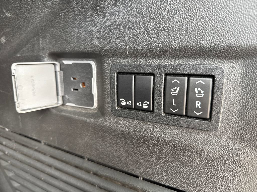 2021 GMC Yukon Denali - Photo 41