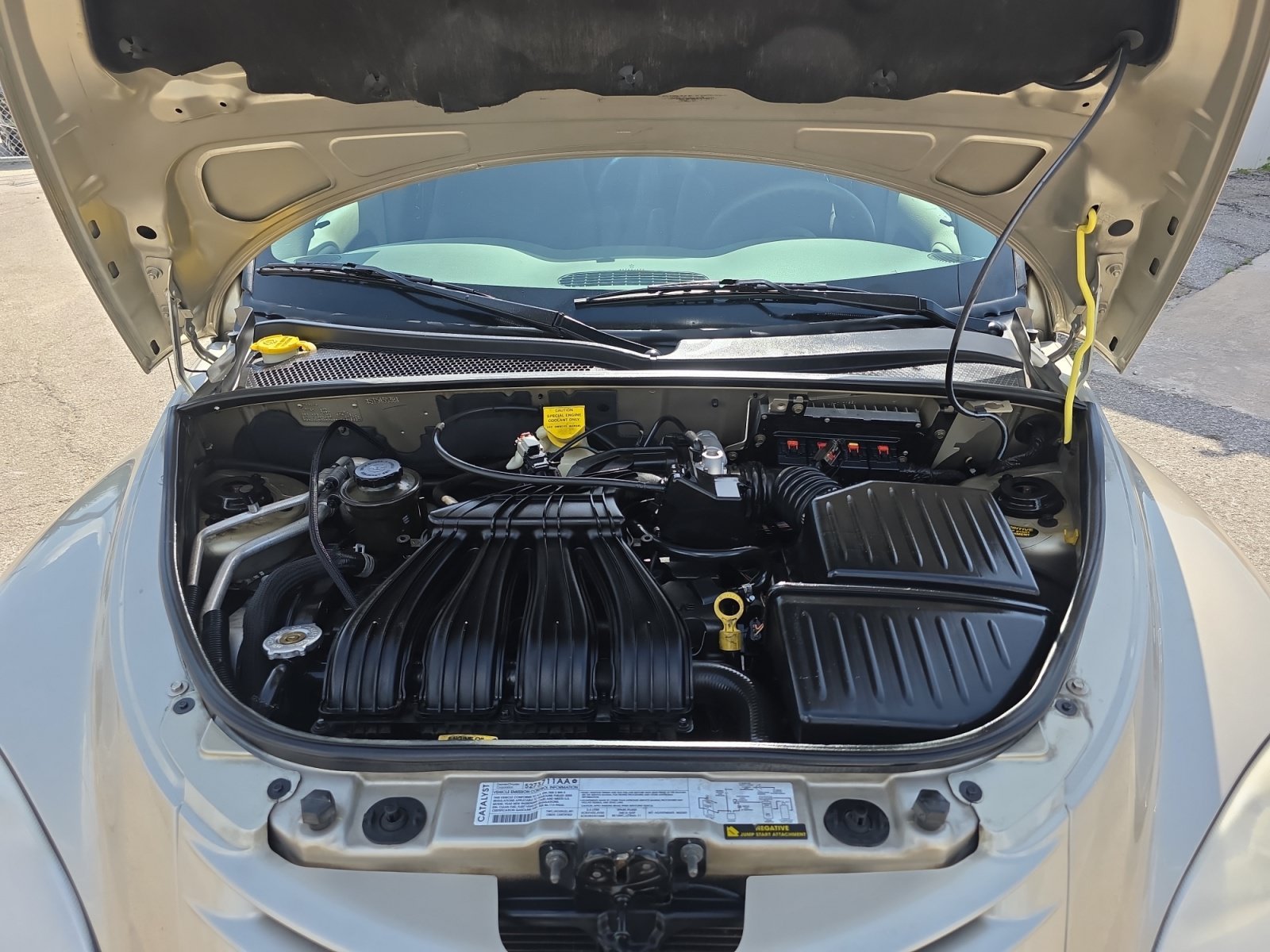 Used 2005 Linen Gold Pearlcoat Metallic Chrysler  image 20