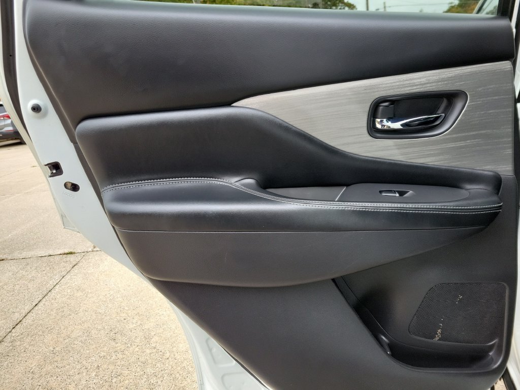 Used 2016 White Nissan S image 10