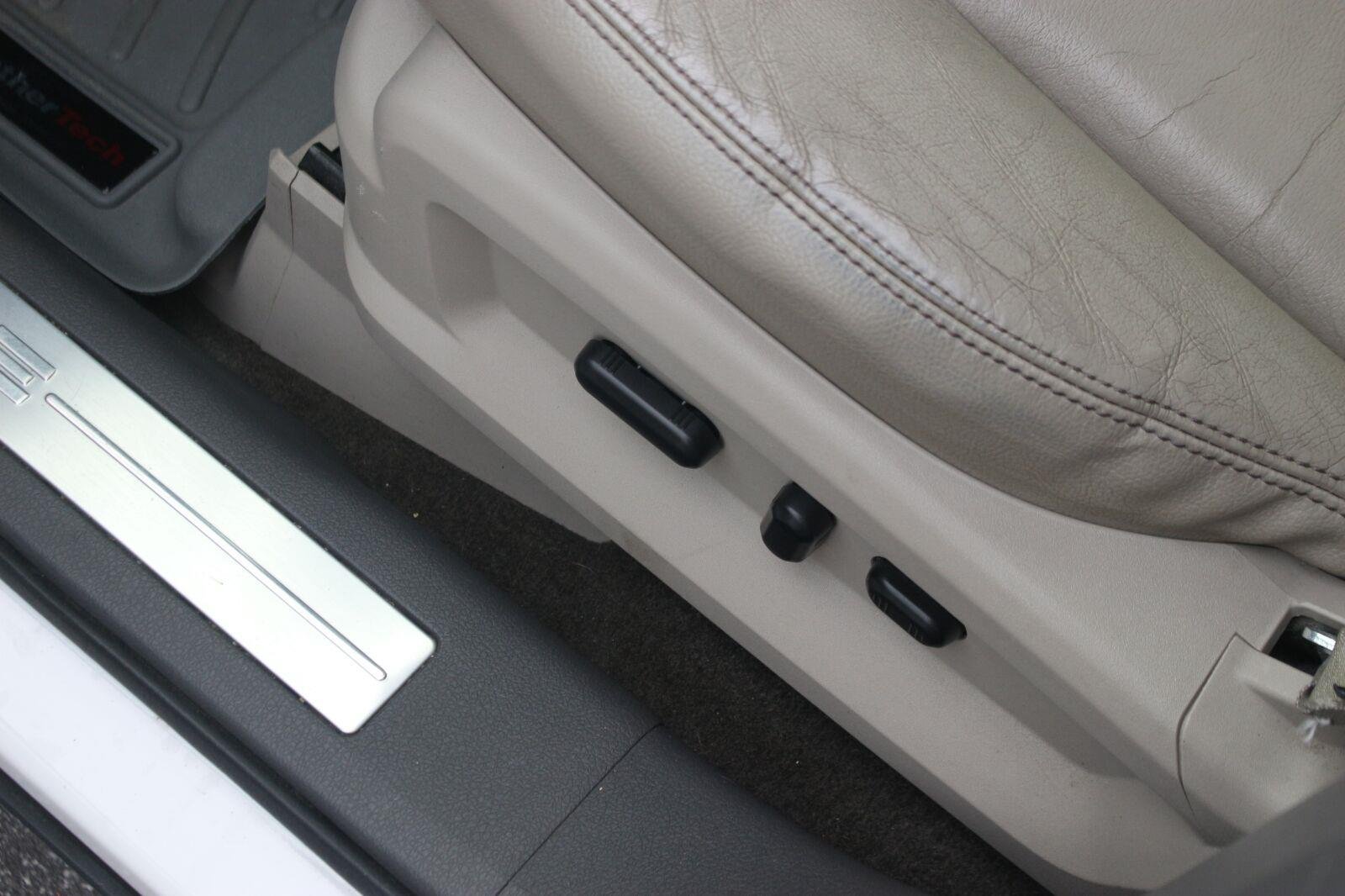 Used 2014 White Ford Limited image 19