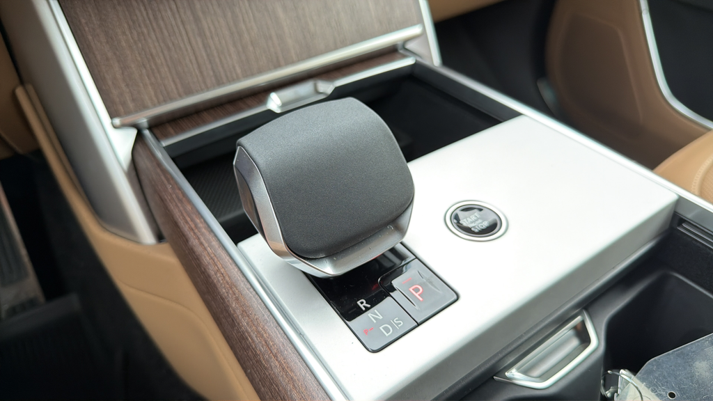 New 2026 Charente Grey Land Rover SE image 24