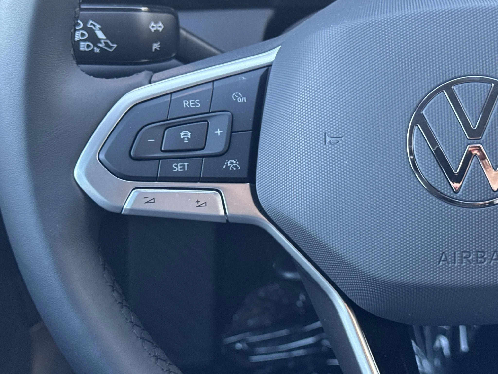 New 2027 Platinum Gray Metallic Volkswagen S image 19