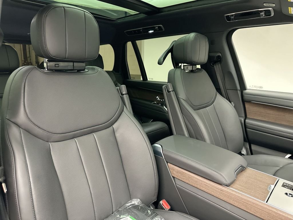 New 2026 Carpathian Gray Premium Metallic Land Rover SE image 6