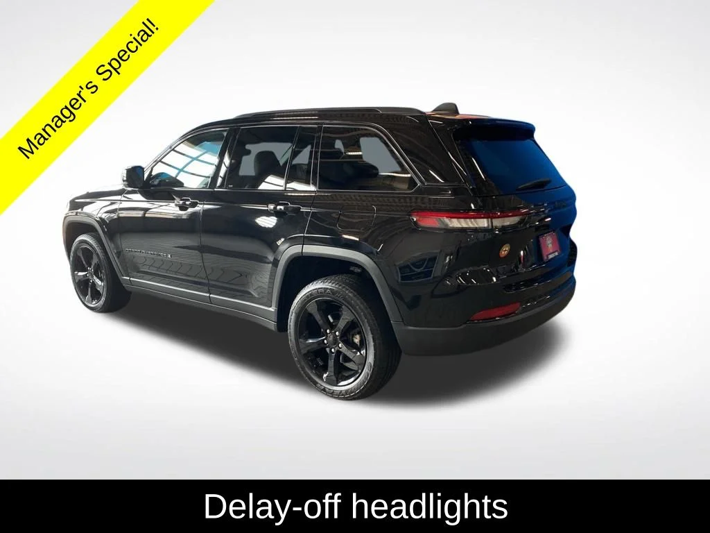 Used 2023 Black Jeep Altitude X image 18