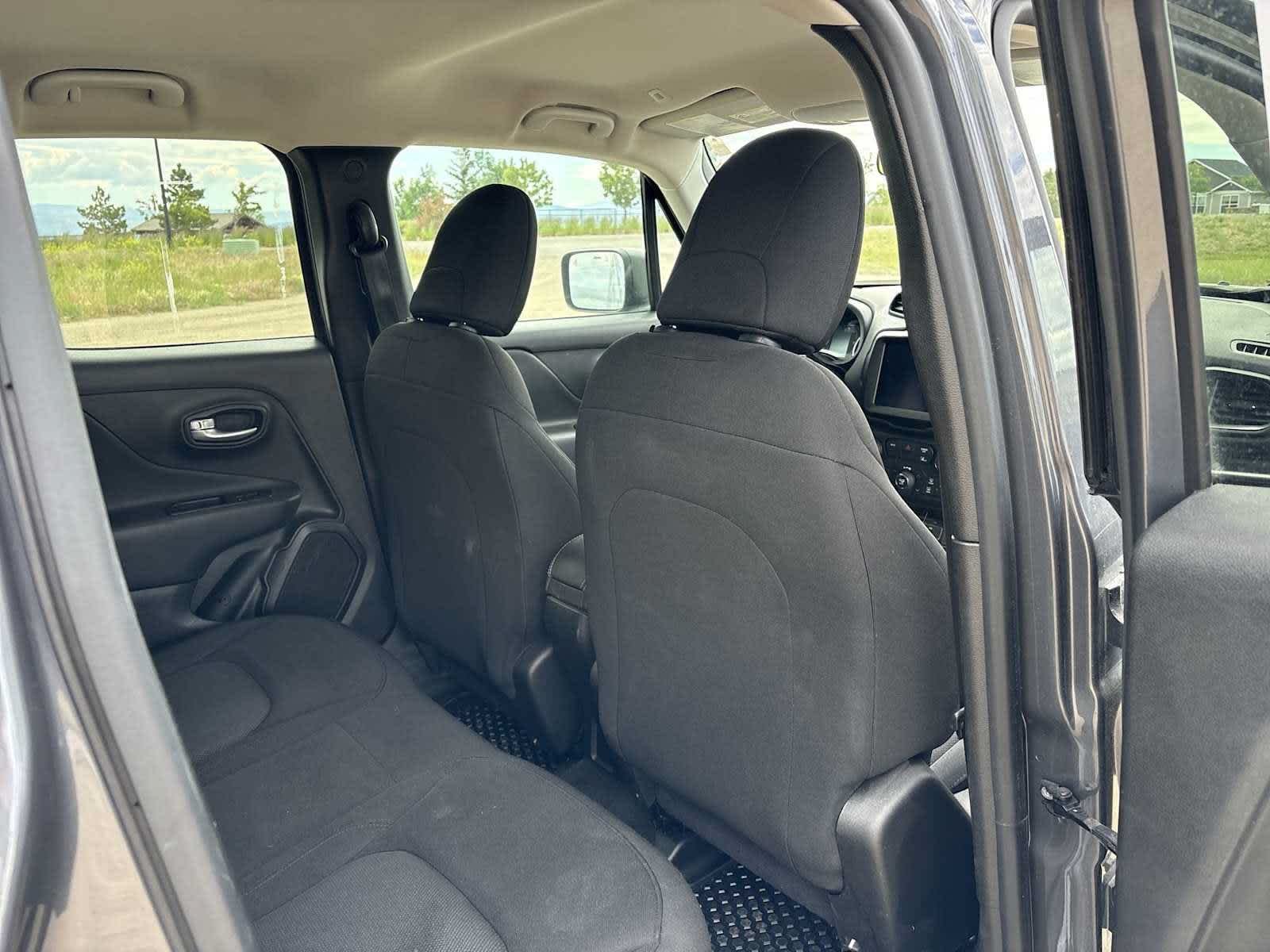 Used 2023 Graphite Gray Jeep Latitude image 33