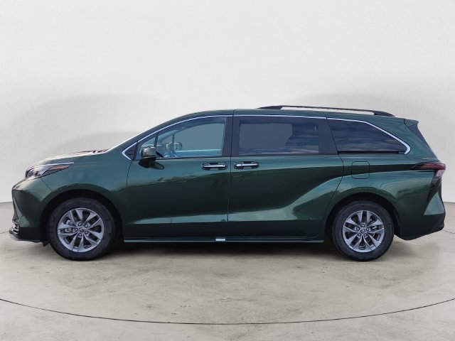 Used 2025  Toyota XLE image 8