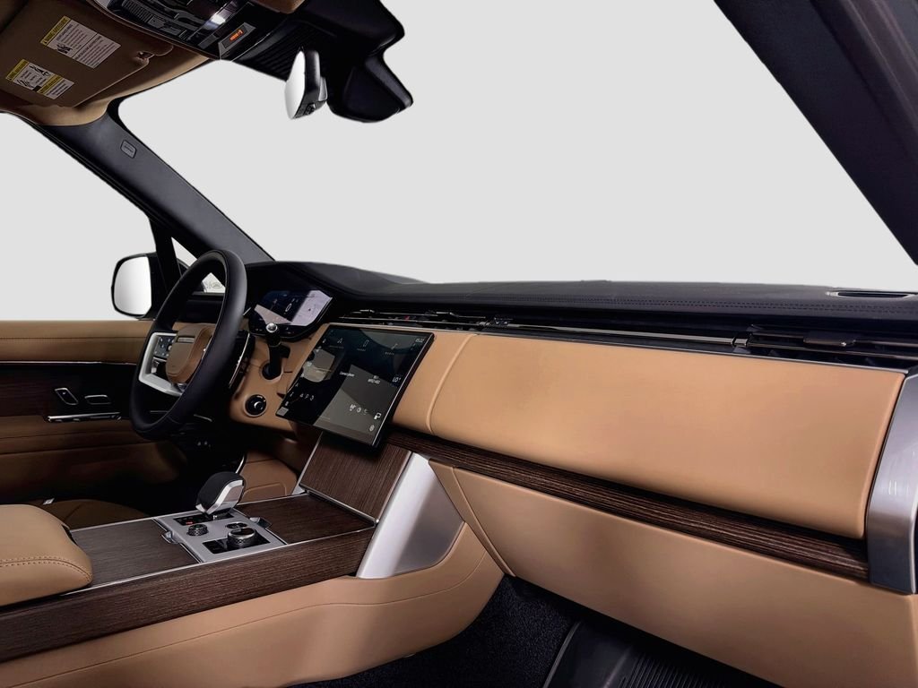 New 2027 Belgravia Green Land Rover SE image 31