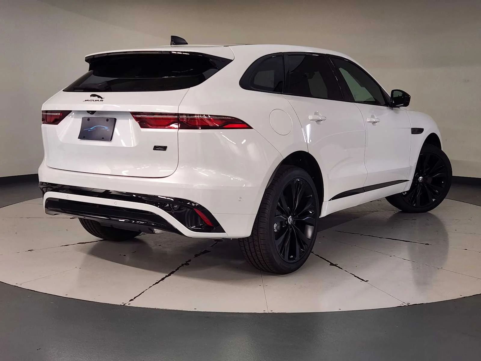 New 2026 Ostuni Pearl White Premium Metallic Jaguar R-Dynamic S image 4