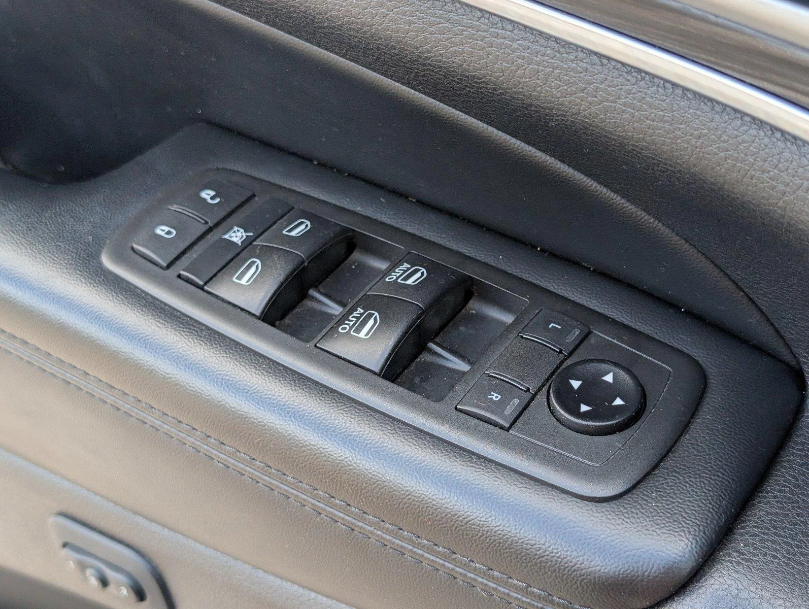 Used 2021 Velvet Red Pearlcoat Jeep Limited image 19