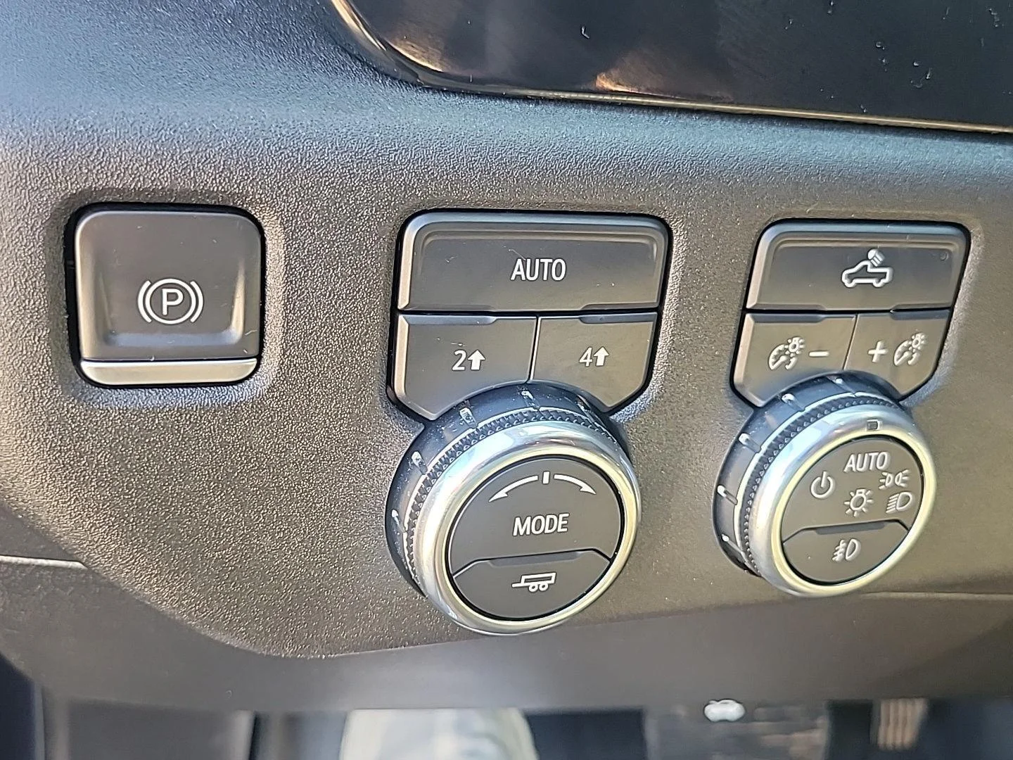 Used 2023 Titanium Rush Metallic GMC Elevation image 7