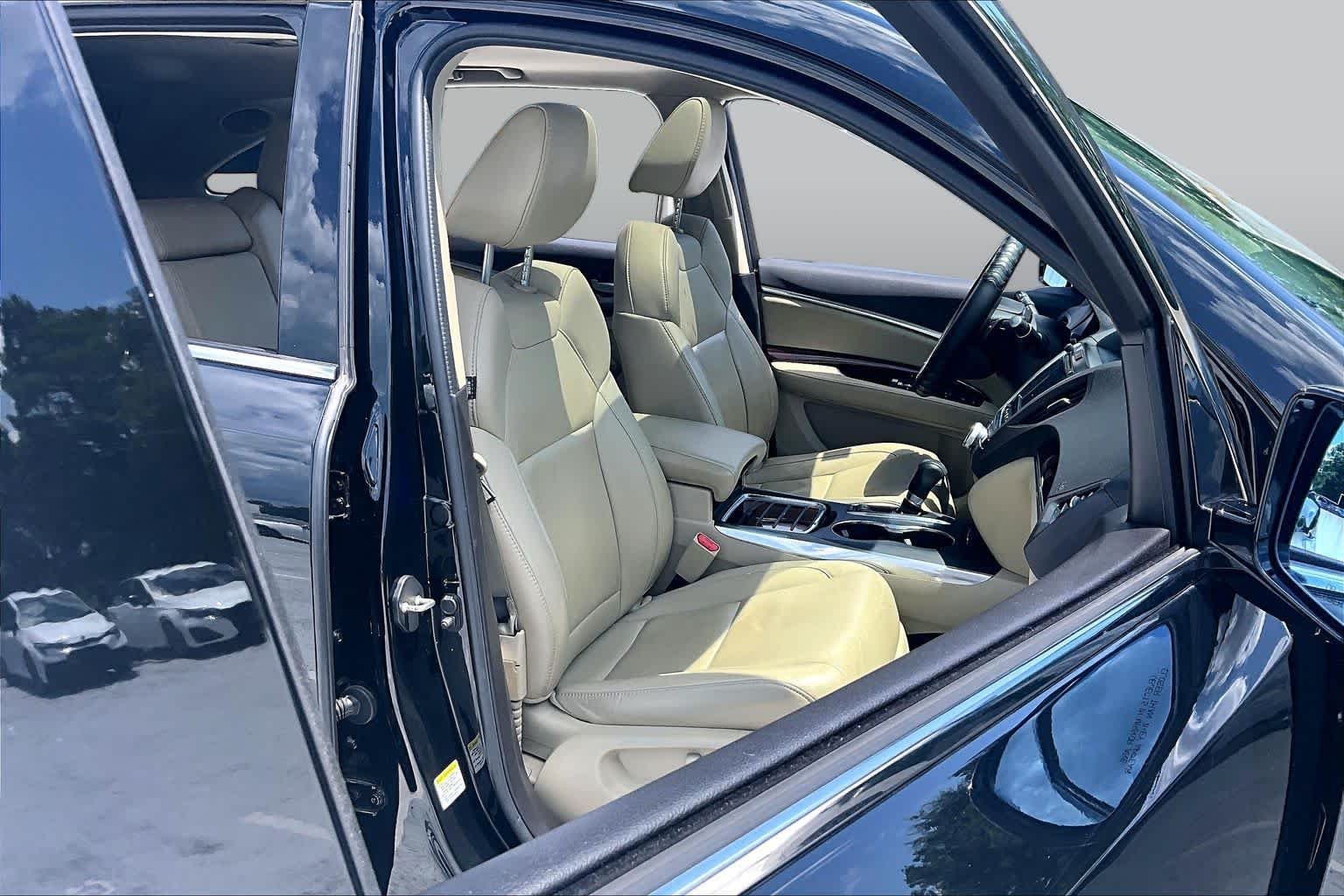 Used 2015 Crystal Black Pearl Acura Tech Pkg image 9