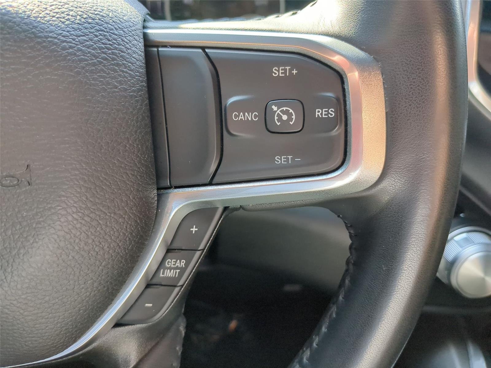 Used 2024  RAM TRUCK LARAM image 17