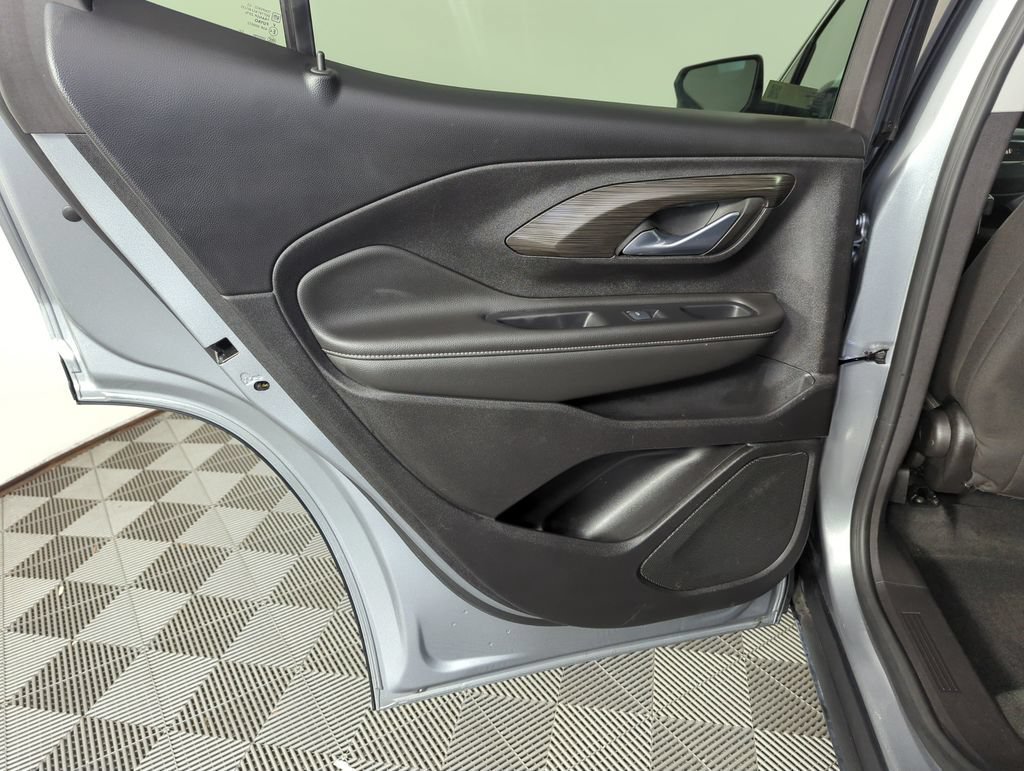 Used 2024 Sterling Metallic GMC SLE image 26