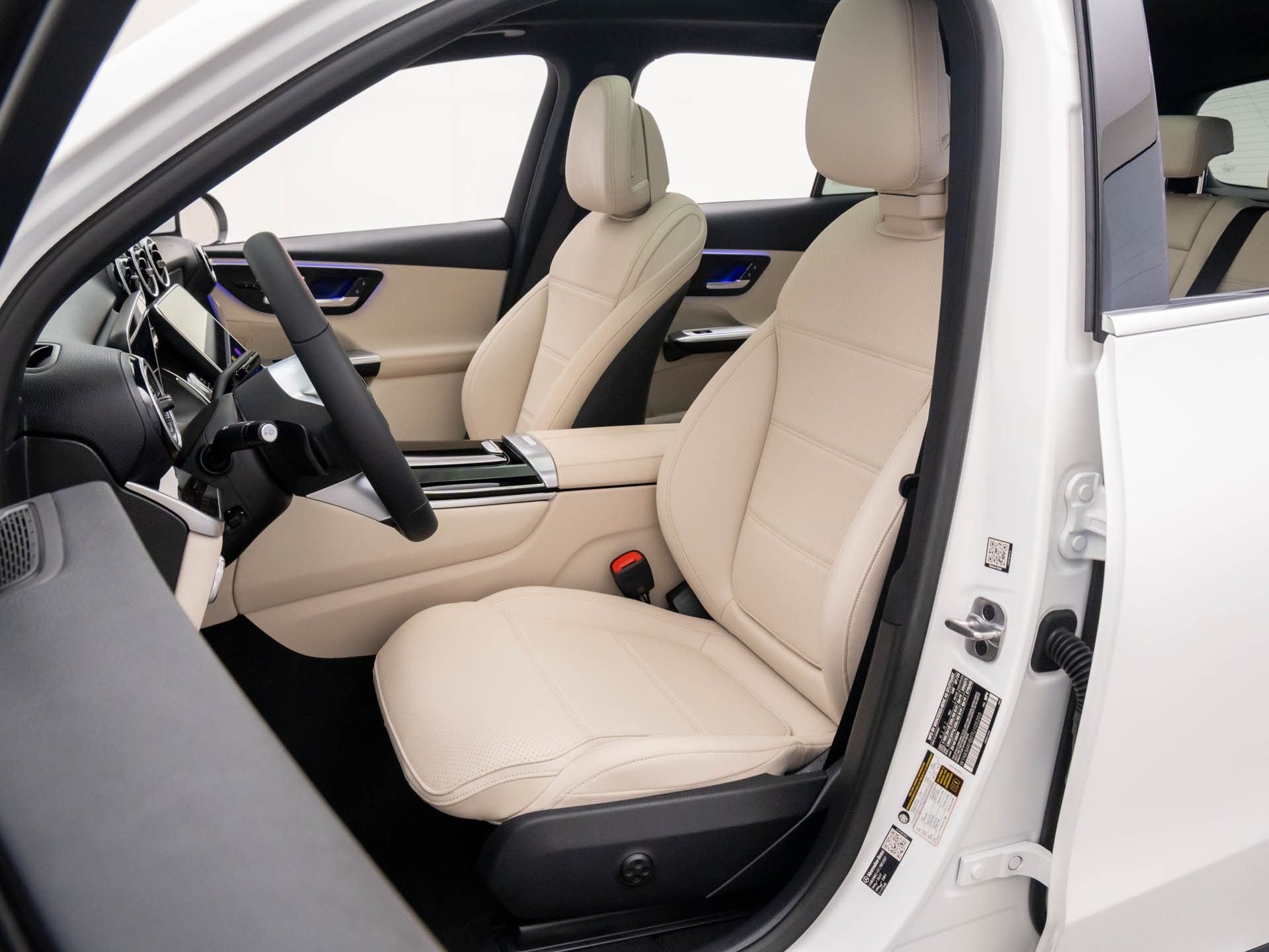 New 2026 Polar White Mercedes-Benz GLC 300 image 15