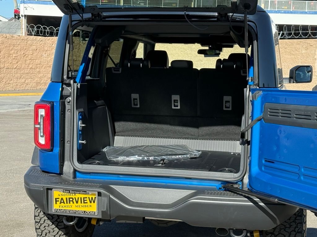 New 2025 Velocity Blue Metallic Ford Badlands® image 17