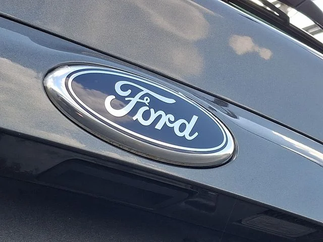 Used 2016 Gray Ford SEL image 31