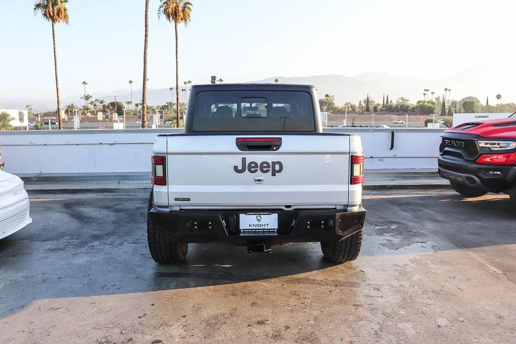 Used 2022 Silver Jeep Rubicon image 8