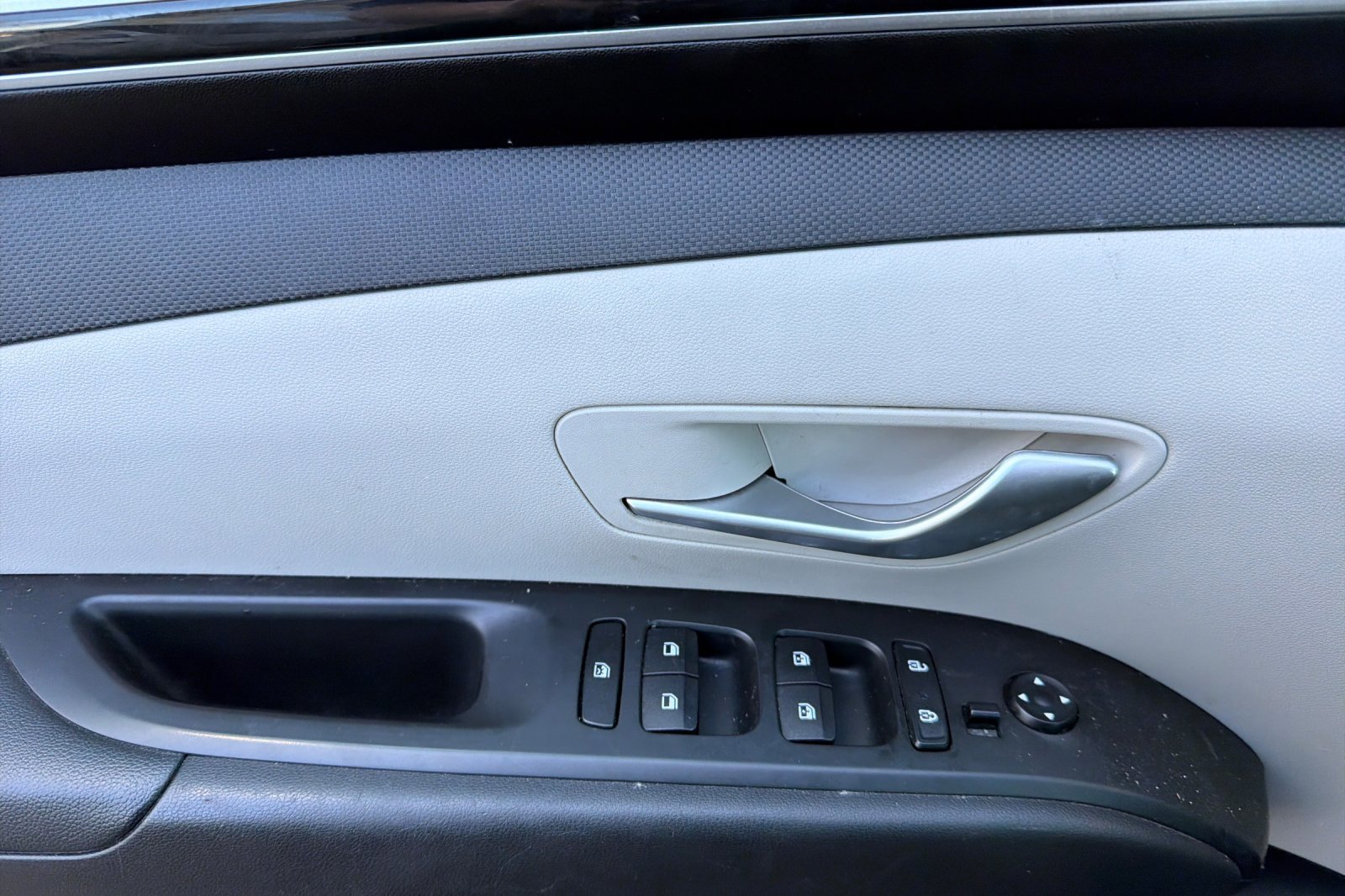 Used 2024 Shimmering Silver Hyundai SEL image 9
