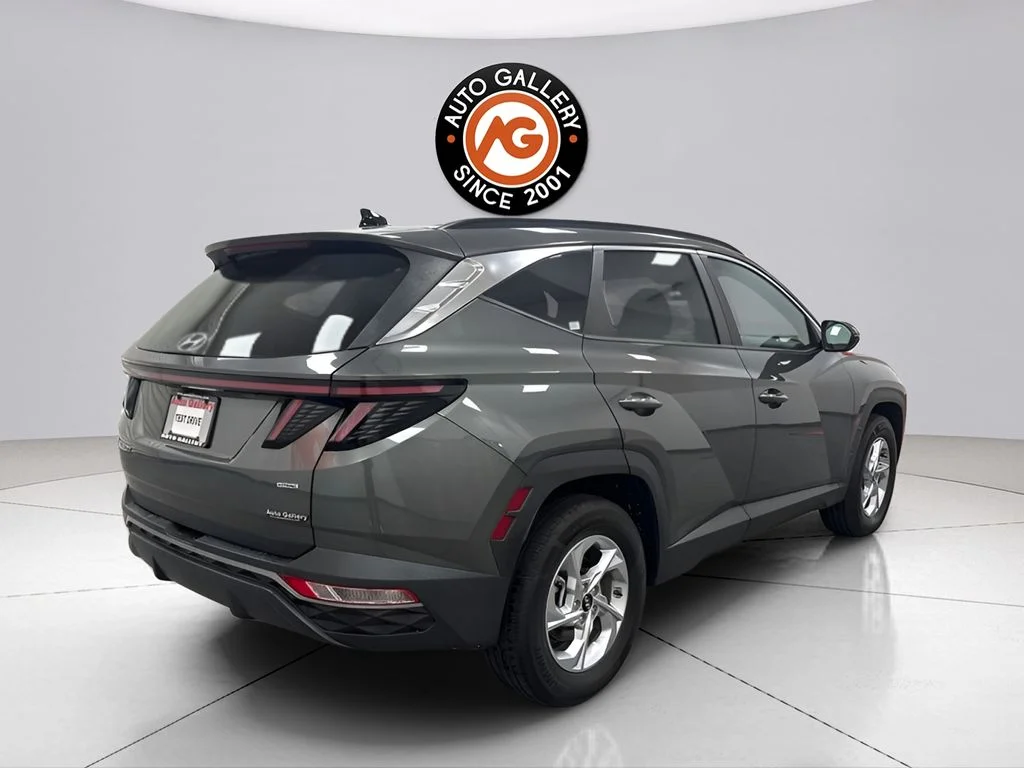 Used 2023 Gray Hyundai SEL image 3