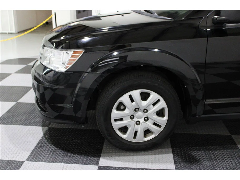 Used 2019 Pitch Black Clearcoat Dodge SE Value Pkg image 9