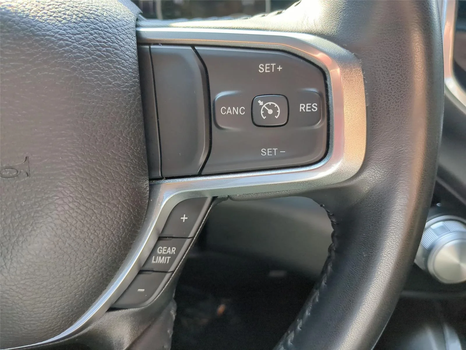 Used 2024  RAM TRUCK LARAM image 17