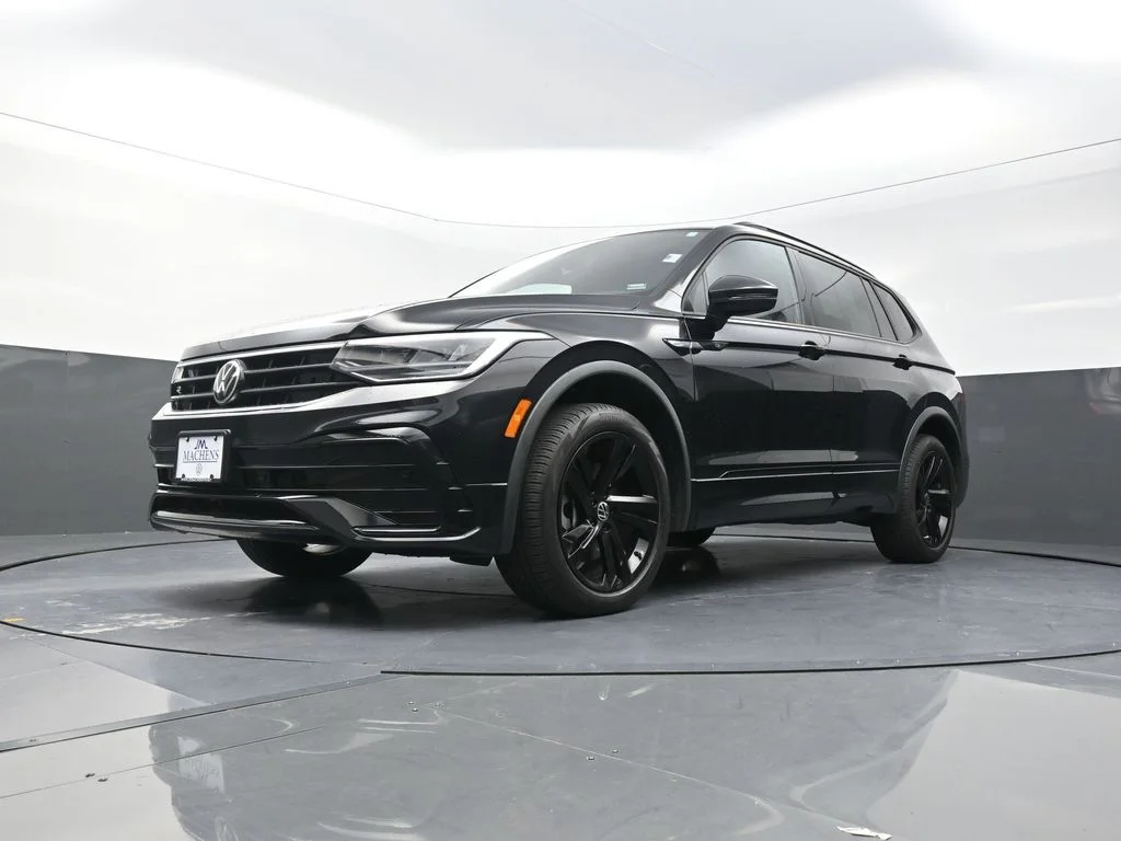 Used 2024 Black Volkswagen 2.0T SE R-Line Black image 23