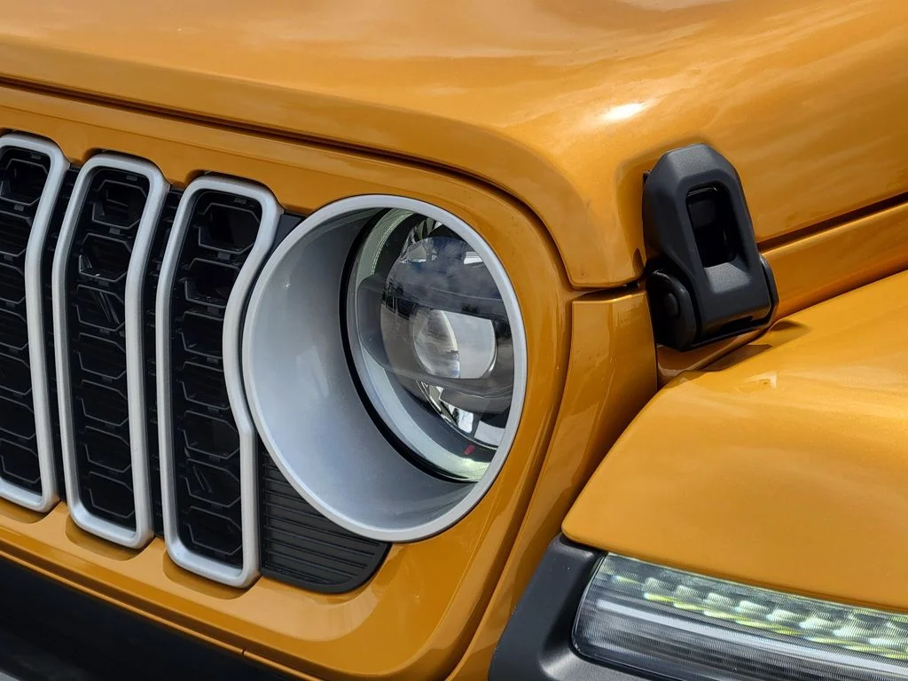 New 2026 Goldilocks Exterior Paint Jeep Sahara image 22