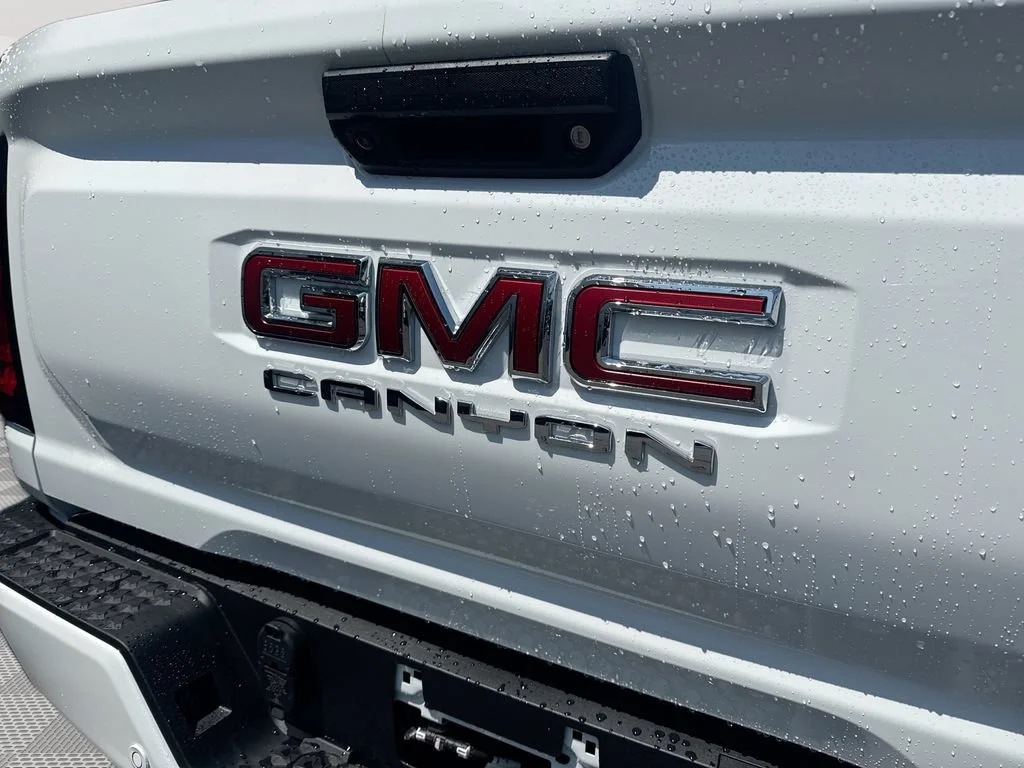 New 2026 Summit White GMC Elevation image 27