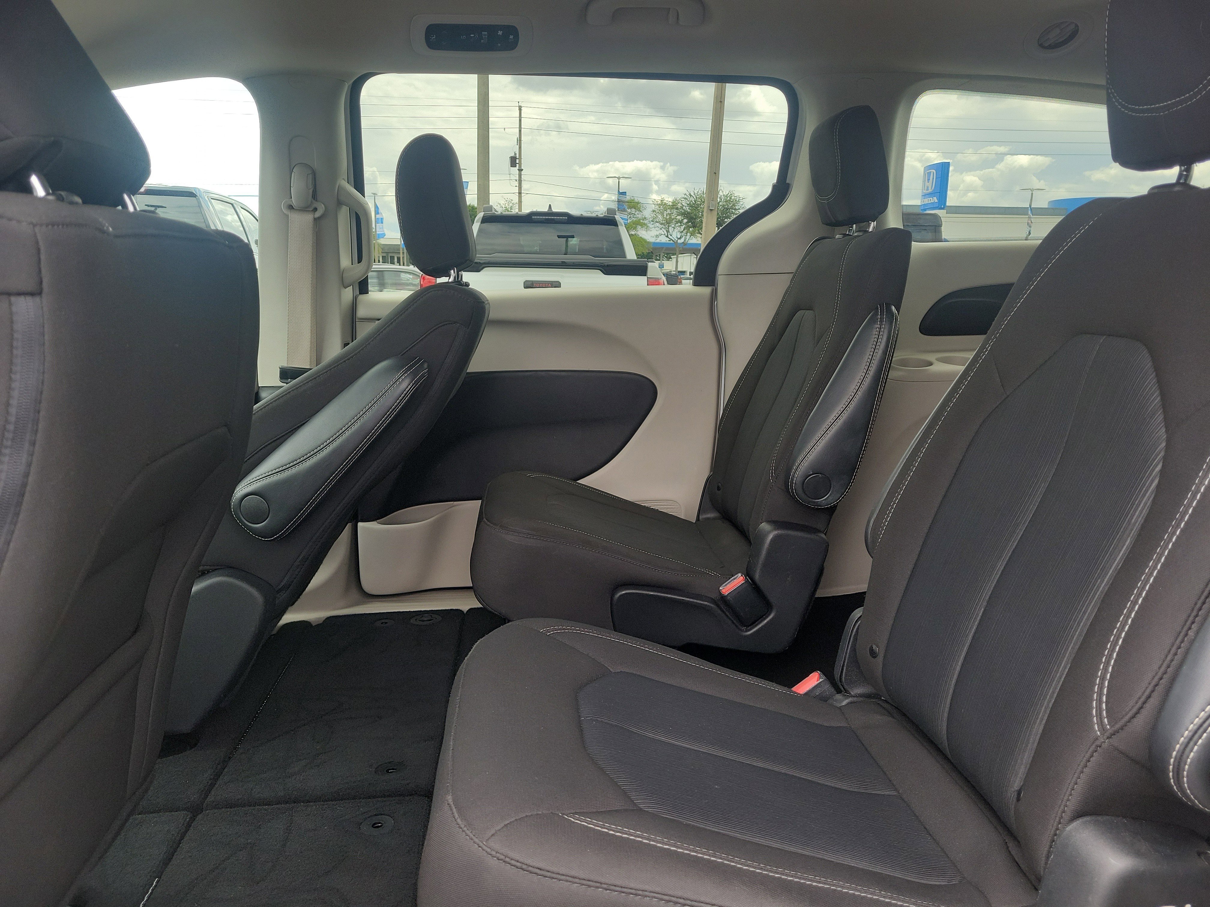 Used 2023 Bright White Clearcoat Chrysler LX image 14