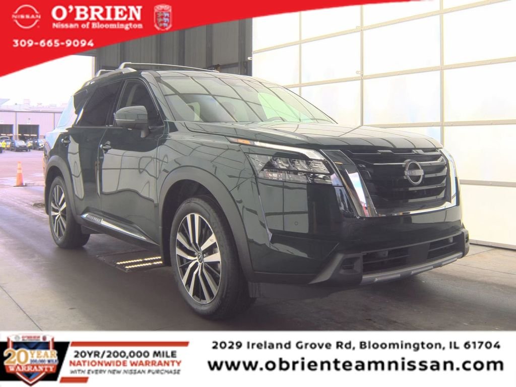Used 2025 Green Pearl Nissan Platinum image 1