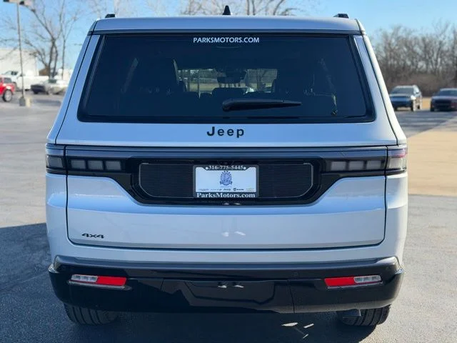 New 2026 Silver-Zynith Exterior Paint Jeep Limited Reserve image 6