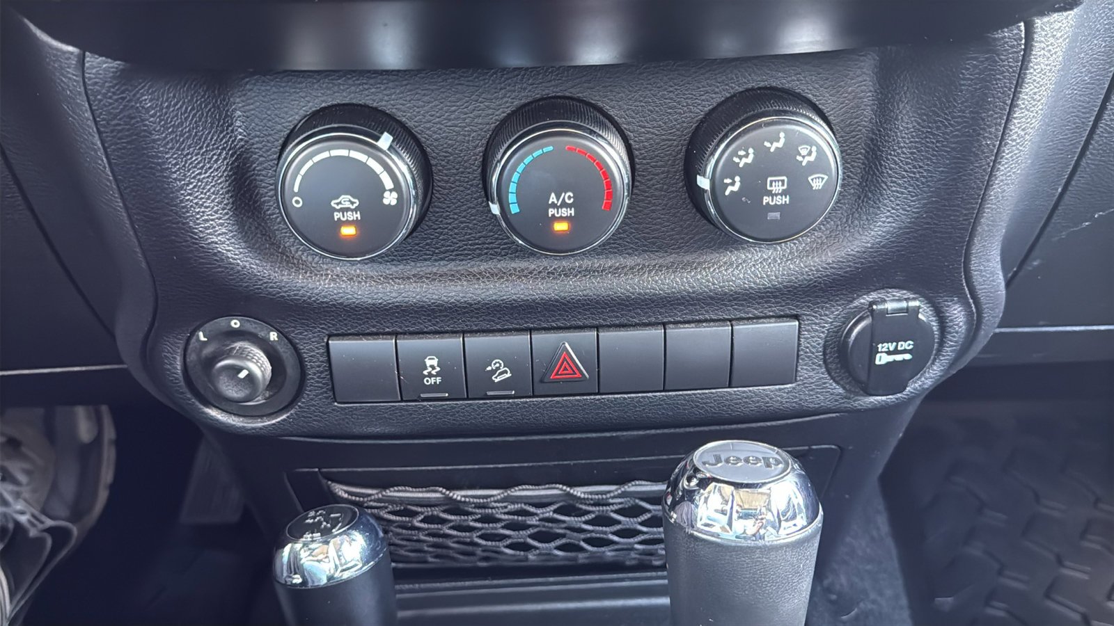 Used 2014 Granite Crystal Metallic Clearcoat Jeep Sport image 17