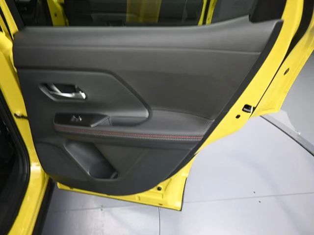 New 2025 Two-tone Yuzu Yellow Metallic / Super Black Nissan SR image 12