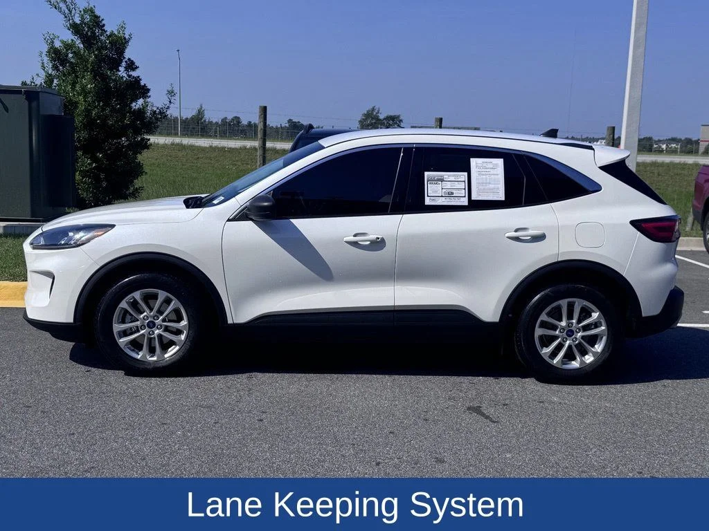 Certified Used 2022 Star White Ford SE image 4