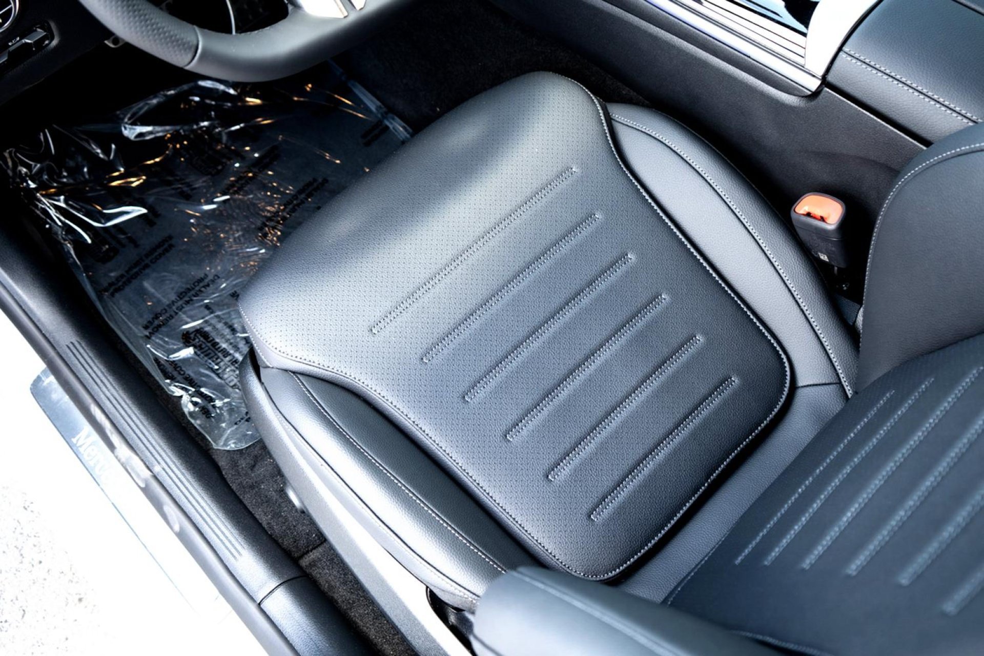 2025 Mercedes-Benz C-Class Sedan C 300 - Photo 37
