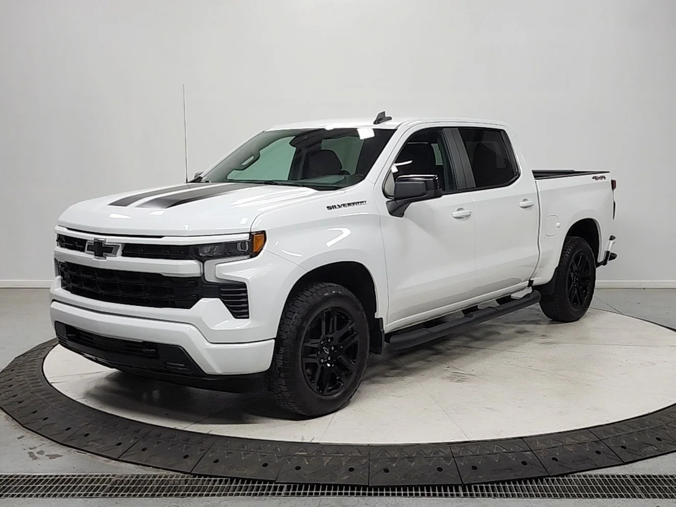 Used 2023 White Chevrolet RST image 3