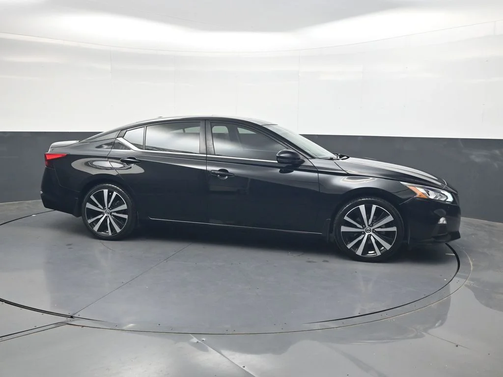 Used 2021 Black Nissan 2.5 SR image 4