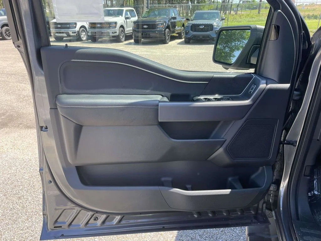 New 2026 Carbonized Gray Metallic Ford XLT image 15